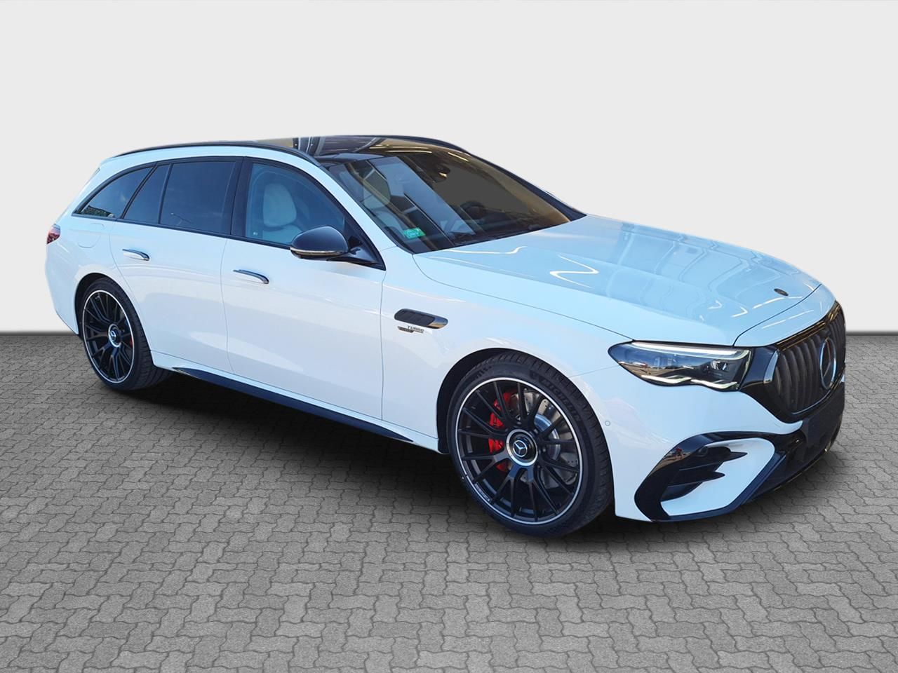 MERCEDES E 53 AMG HYBRID 4MATIC KOMBI | SKLADEM | ČESKÉ PŘEDVÁDĚCÍ AUTO | NOVÝ MODEL | SPORTOVNĚ LUXUSNÍ KOMBÍK | HYBRID 585 KONÍ | BÍLÁ METALÍZA | ČERNO - BÍLÁ KŮŽE | MAXIMÁLNÍ VÝBAVA | VIP SLEVA | IHNED K PŘEDÁNÍ | NÁKUP ONLINE | AUTOiBUY.com